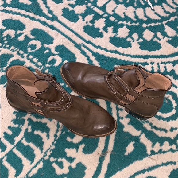 Buckled ankle boots - Picture 2 of 3